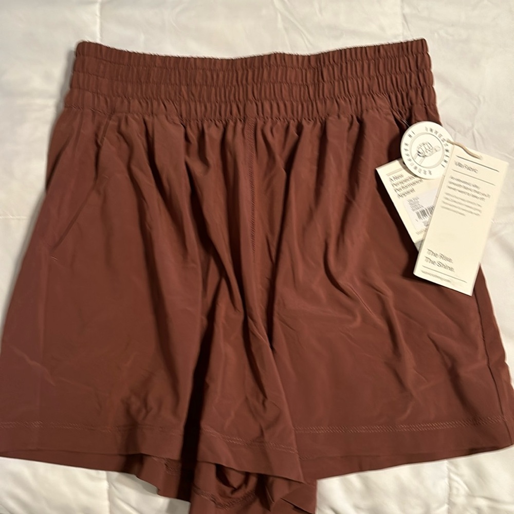 New with tags Vuori Villa Short Hazelnut shorts. Fabric is so smooth and soft Sm